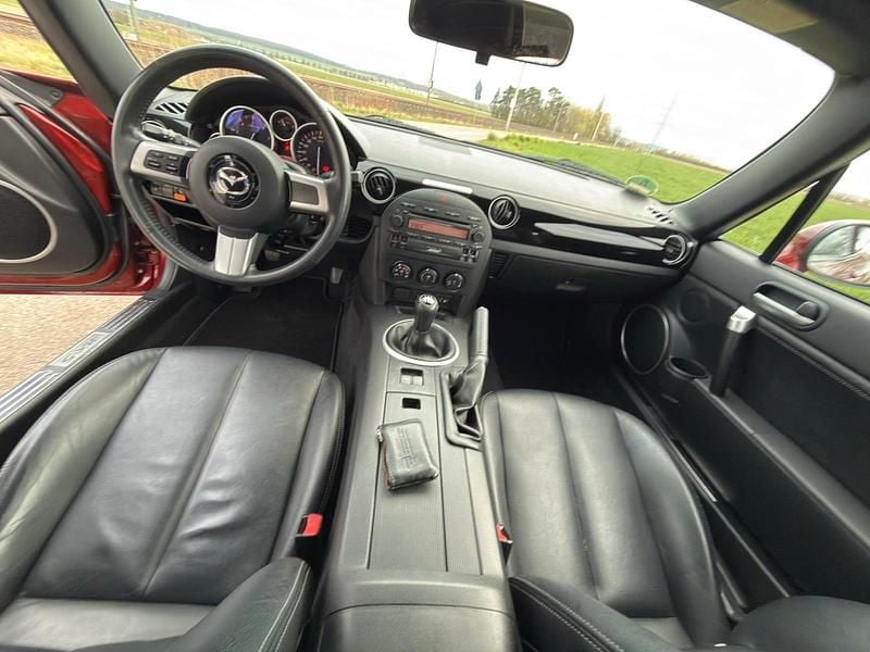 Second-hand Mazda MX5 126 CP (92 kW) 2006 Roșu Cabrio