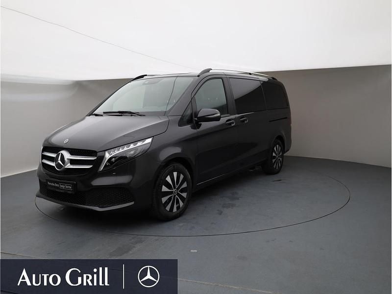 Graphitgrau metallic Gebraucht 2023 Mercedes V300 Van / Kleinbus | 61.320 € (Guter Preis) - Bild 1/4