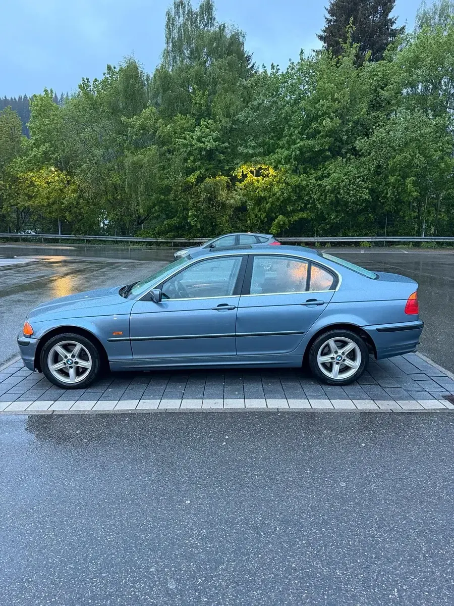 Używany BMW 325 192 KM (141 kW) 2000 Niebieski Sedan/Limuzyna