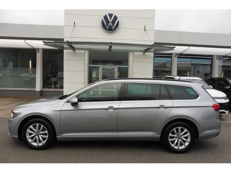 Gebraucht VW Passat Business 150 PS (110 kW) 2023 Silber Kombi