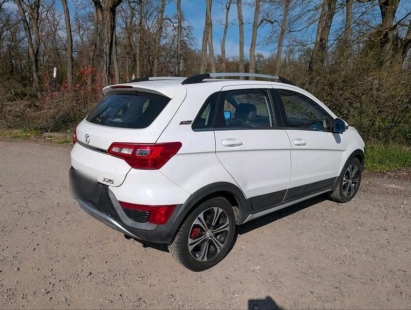 Gebraucht Baic X25 112 PS (82 kW) 2017 Weiß Kleinwagen