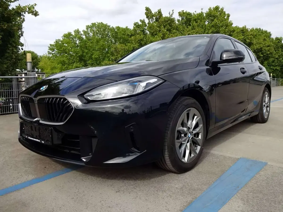 Gebraucht BMW 120 Shadowline 163 PS (119 kW) 2025 Schwarz Kleinwagen