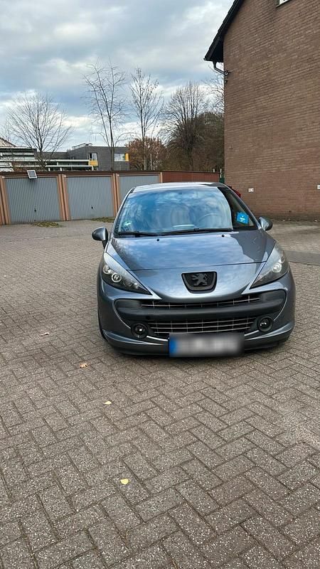 Grau Gebraucht 2006 Peugeot 207 Sport Coupé | 1.700 € (Etwas zu teuer) - Bild 1/4
