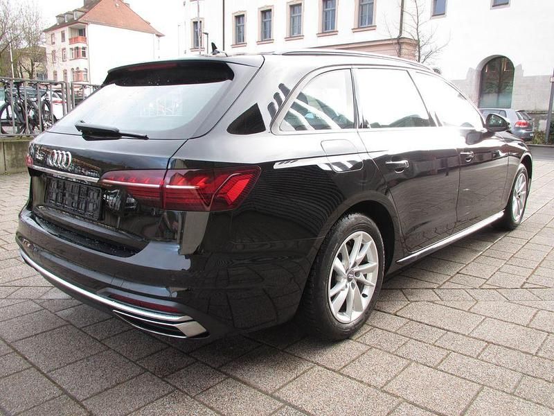 Gebraucht Audi A4 Advanced 163 PS (119 kW) 2021 Schwarz Kombi