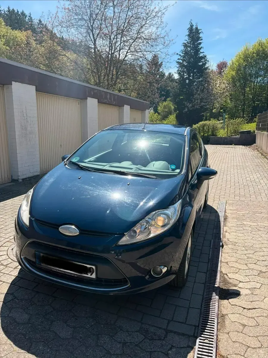 Gebraucht Ford Fiesta 96 PS (70 kW) 2010 Blau Kleinwagen