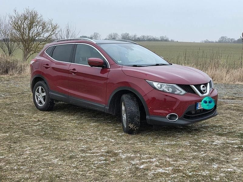 Rot Gebraucht 2015 Nissan Qashqai Tekna SUV | 13.999 € (Fairer Preis) - Bild 1/4