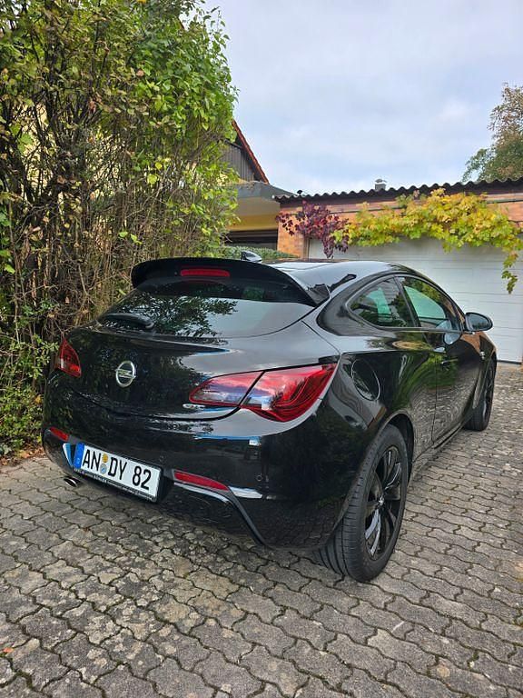 Gebraucht Opel Astra GTC OPC 140 PS (102 kW) 2017 Schwarz Limousine