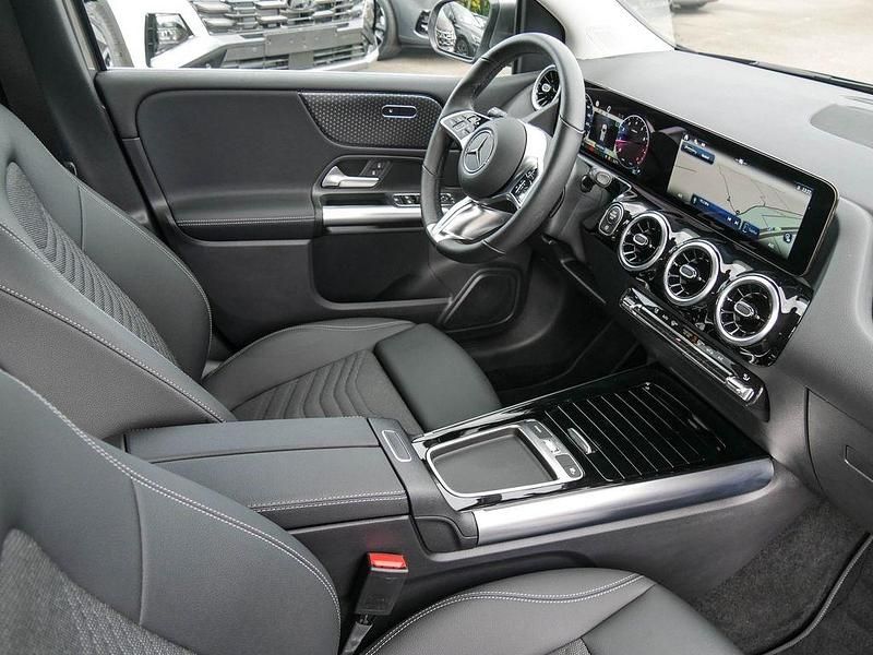 Gebraucht Mercedes B200 Progressive 163 PS (119 kW) 2024 Grau Kleinwagen