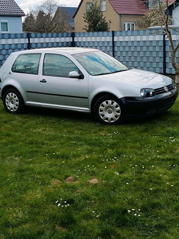 Silber Gebraucht 2003 VW Golf IV Kleinwagen | 700 € (Superpreis) - Bild 1/4