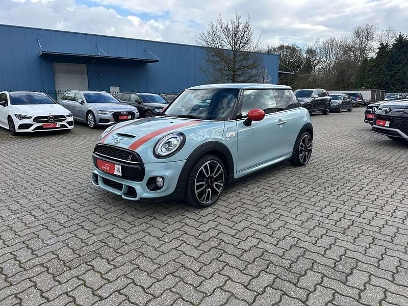 Gebraucht Mini Cooper S 192 PS (141 kW) 2019 Sonderlack ice blue Kleinwagen