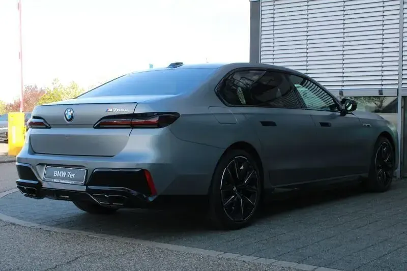 Neu BMW M760e Performance 571 PS (419 kW) 2026 Limousine