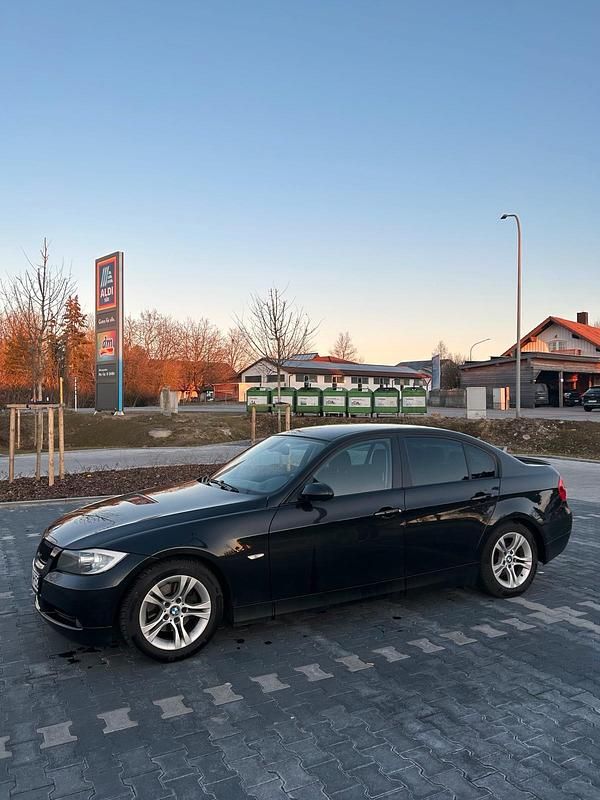 Gebraucht BMW 320 170 PS (125 kW) 2008 Schwarz Limousine