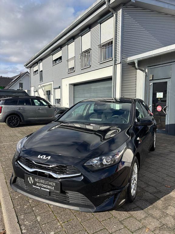 Schwarz Gebraucht 2023 Kia Ceed Vision Limousine | 18.880 € (Guter Preis) - Bild 1/4