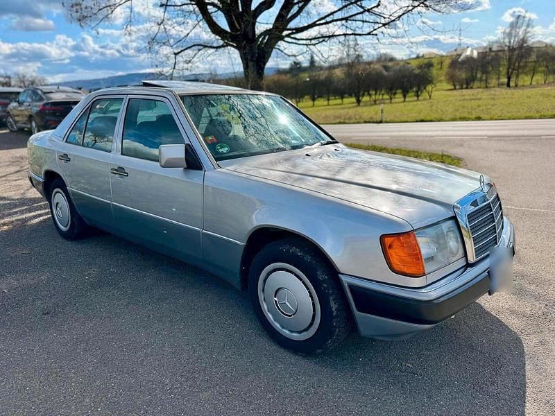 Gebraucht Mercedes 230 132 PS (97 kW) 1991 Silber Limousine