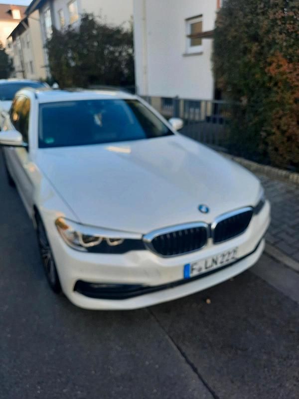 Weiß Gebraucht 2018 BMW 520 Kombi | 15.999 € (Guter Preis) - Bild 1/4