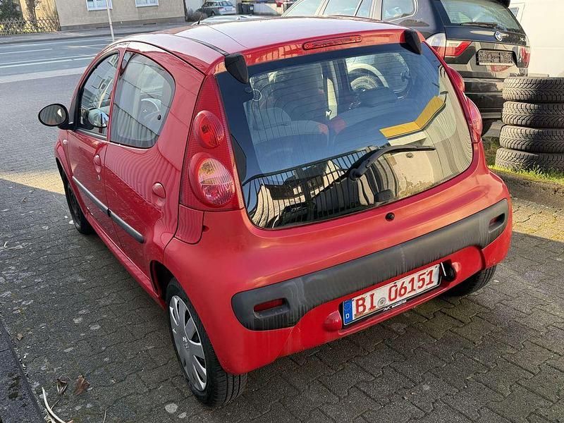 Gebraucht Peugeot 107 Urban Move 68 PS (50 kW) 2007 Rot Kleinwagen