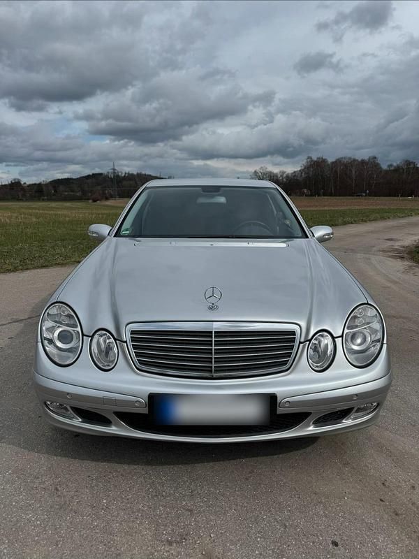 Second-hand Mercedes E240 177 CP (130 kW) 2004 Argintiu Berlinǎ