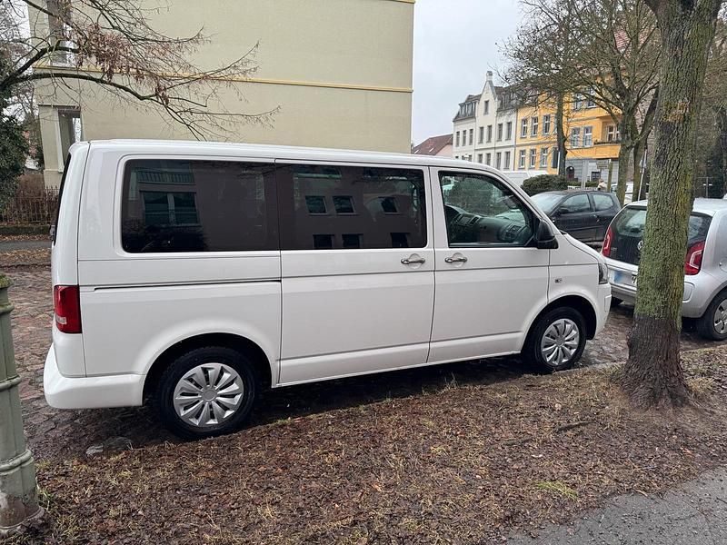 Second-hand VW T5 Startline 84 CP (61 kW) 2012 Alb Van