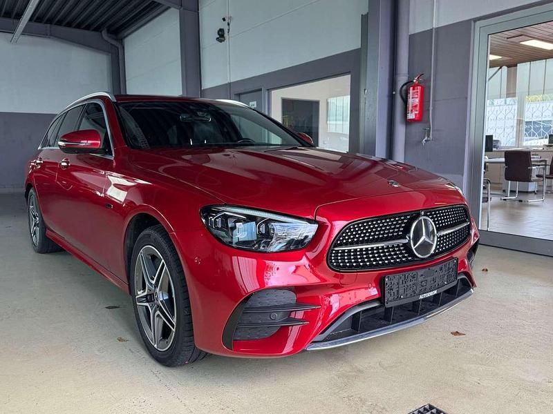 Hyazinthrot Gebraucht 2020 Mercedes E300 AMG line Kombi | 31.700 € (Fairer Preis) - Bild 1/4