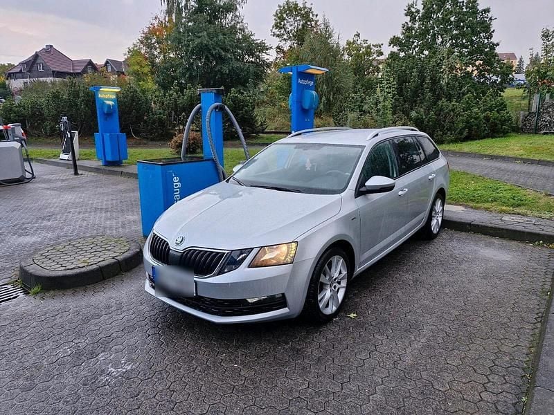 Silber Gebraucht 2017 Skoda Octavia Drive Kombi | 11.900 € (Guter Preis) - Bild 1/4