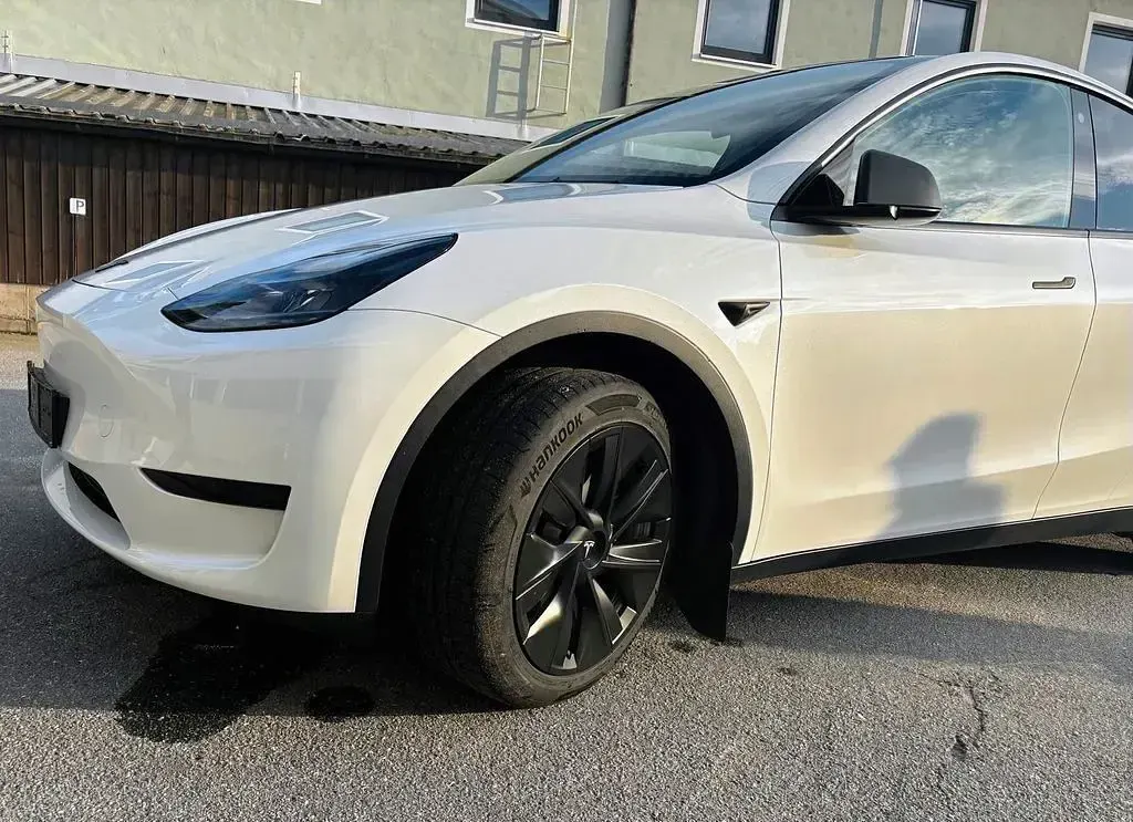 Gebraucht Tesla Model Y Standard Range 219 kW (299 PS) 2024 Weiß SUV