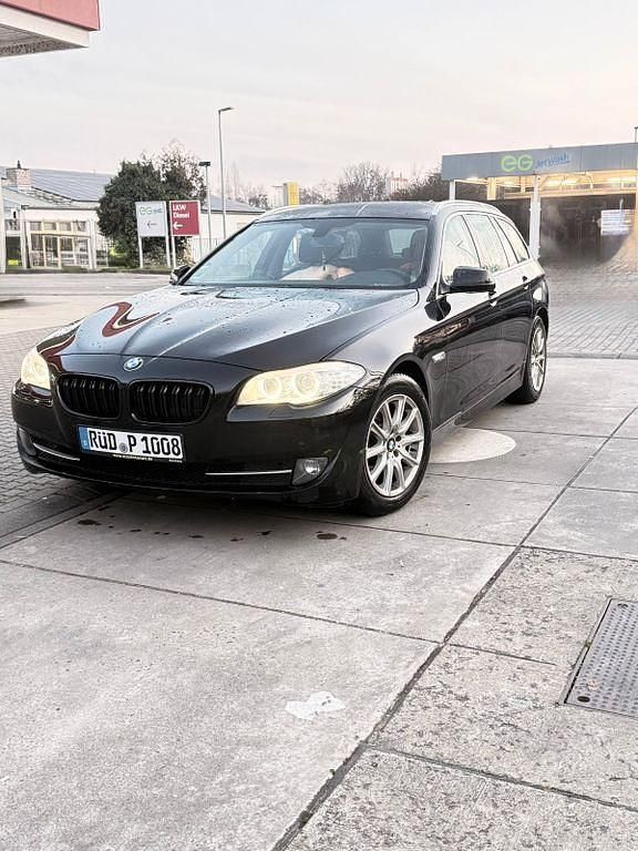 Schwarz Gebraucht 2012 BMW 520 Comfort Edition Kombi | 8.100 € (Fairer Preis) - Bild 1/4