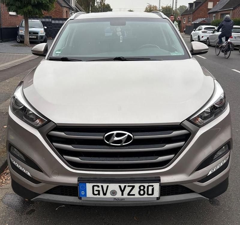 Silber Gebraucht 2015 Hyundai Tucson Trend SUV | 13.200 € (Fairer Preis) - Bild 1/4