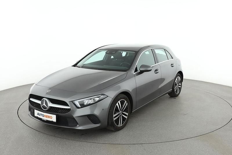 Grau Gebraucht 2021 Mercedes A200 Progressive Limousine | 22.900 € (Etwas zu teuer) - Bild 1/3
