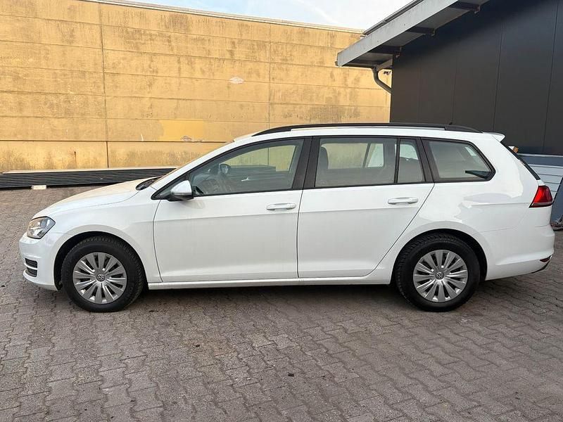 Gebraucht VW Golf VII Trendline 110 PS (80 kW) 2015 Weiß Kombi