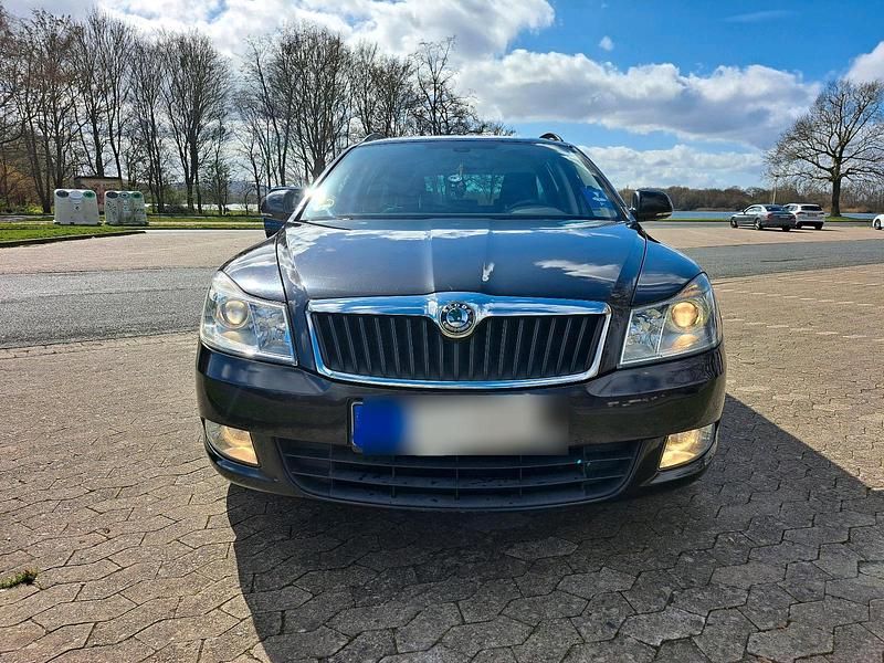 Gebraucht Skoda Octavia 105 PS (77 kW) 2011 Schwarz Kombi