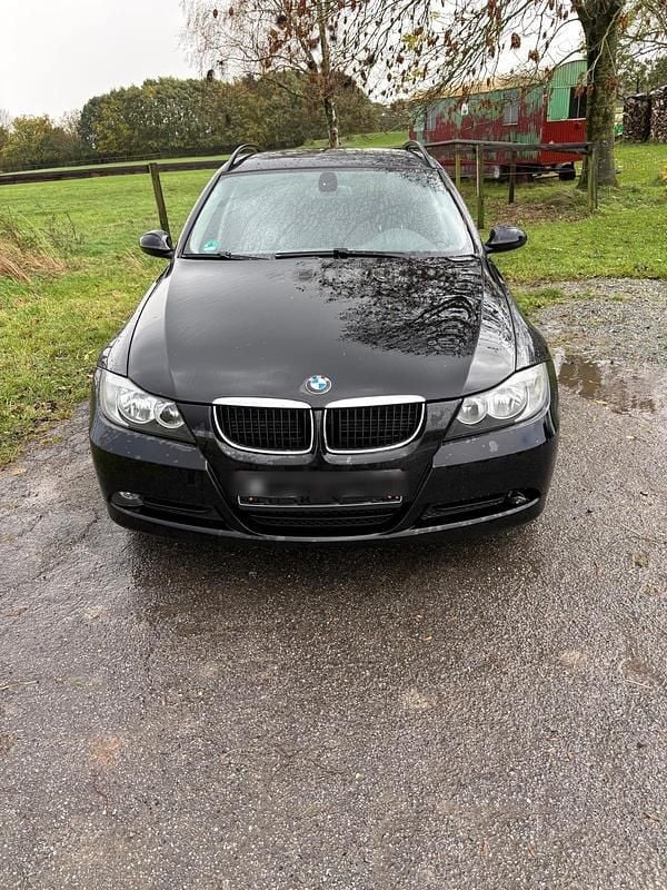 Schwarz Gebraucht 2007 BMW 318 Kombi | 3.500 € (Guter Preis) - Bild 1/4