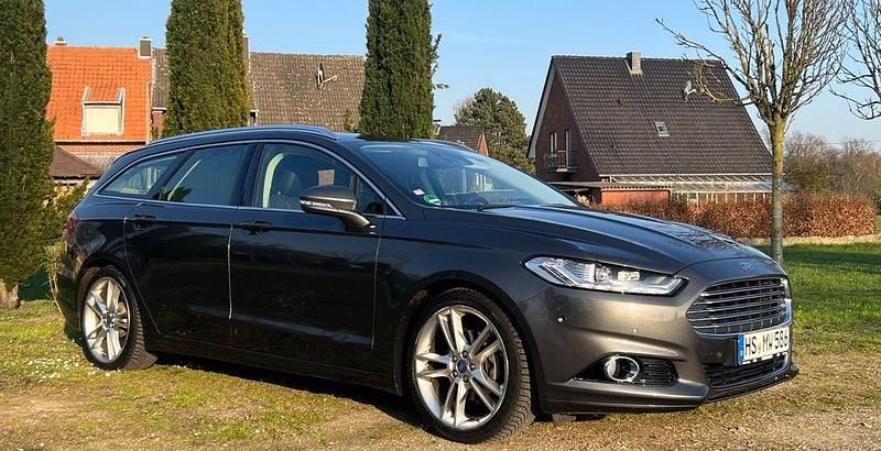 Gebraucht Ford Mondeo Titanium 179 PS (131 kW) 2015 Grau Limousine