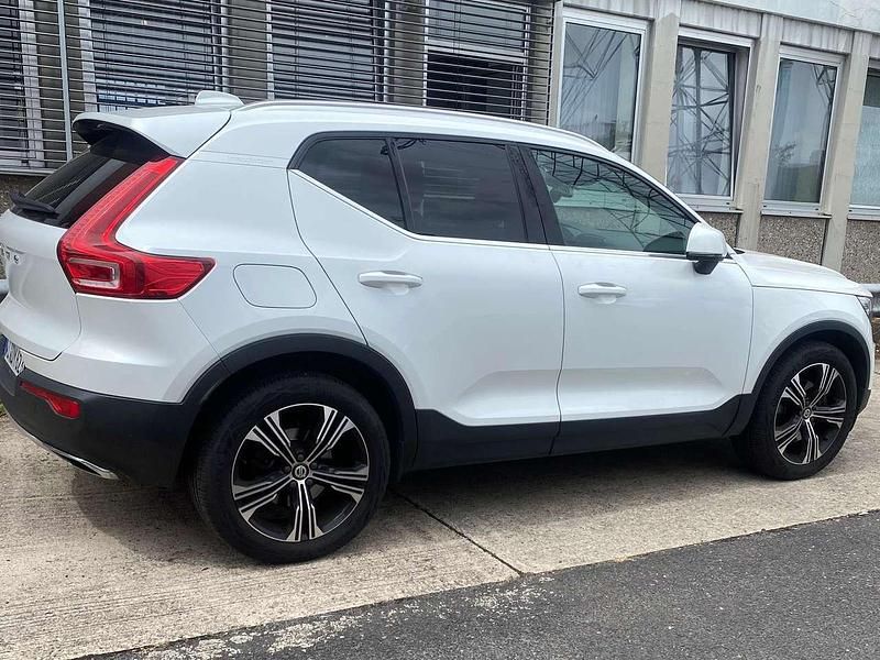 Weiß Gebraucht 2018 Volvo XC40 Inscription SUV | 24.500 € (Fairer Preis) - Bild 1/4