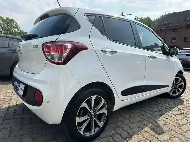 Gebraucht Hyundai i10 Style 87 PS (63 kW) 2017 Polar white / sol Kleinwagen