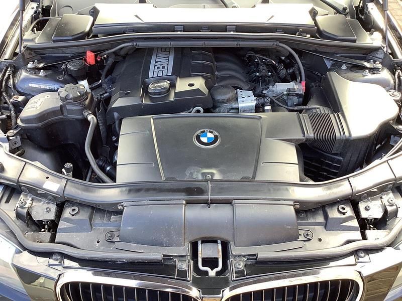 Gebraucht BMW 318 Exclusive 143 PS (105 kW) 2010 Schwarz Kombi