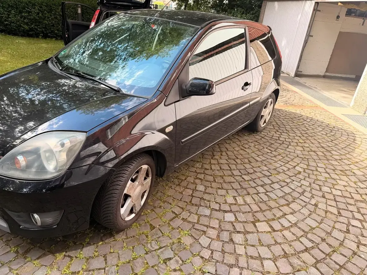 Gebraucht Ford Fiesta 69 PS (50 kW) 2007 Schwarz Kleinwagen
