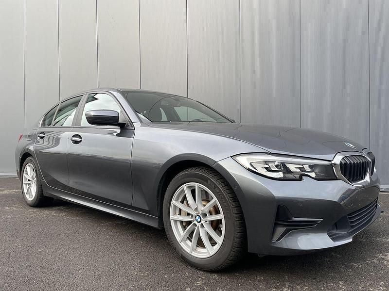 Gebraucht BMW 330e Advantage 294 PS (216 kW) 2021 Grau Limousine