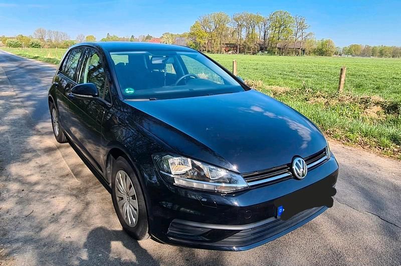 Gebraucht VW Golf VII 86 PS (63 kW) 2018 Schwarz Kleinwagen