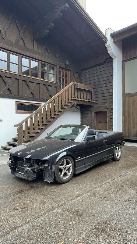 Schwarz Gebraucht 1995 BMW 318 Cabriolet M Sport Cabrio | 1.800 € - Bild 1/4