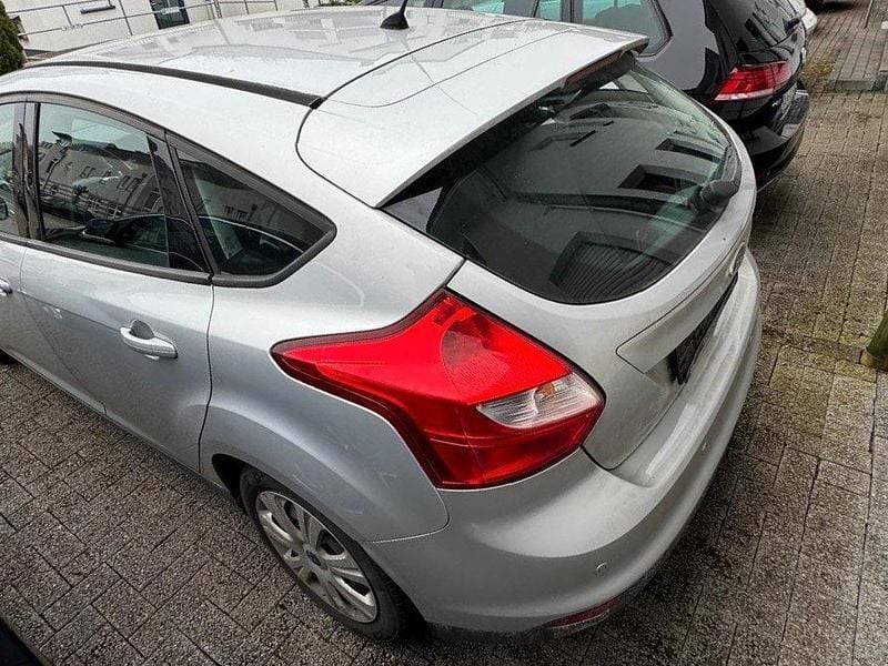 Gebraucht Ford Focus 116 PS (85 kW) 2011 Grau Limousine