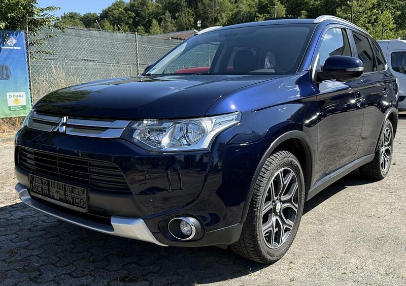 Blau Gebraucht 2014 Mitsubishi Outlander Instyle SUV | 11.999 € (Teuer) - Bild 1/4