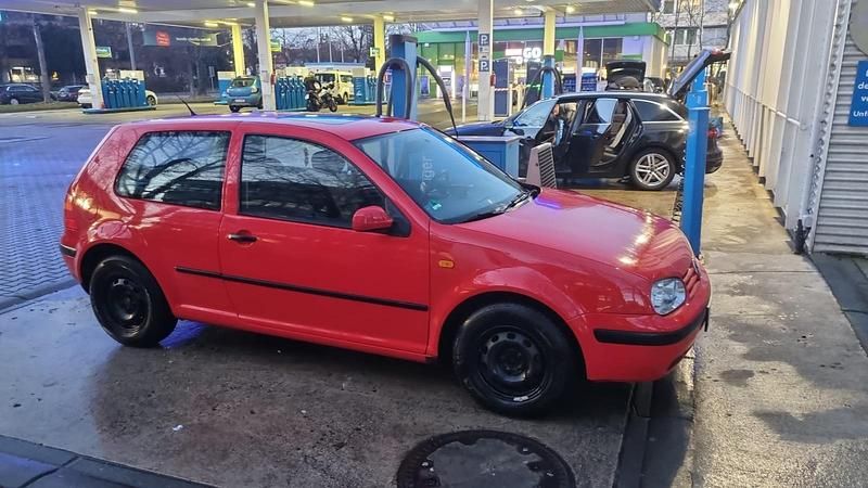 Rot Gebraucht 1998 VW Golf IV Kleinwagen | 2.000 € - Bild 1/4