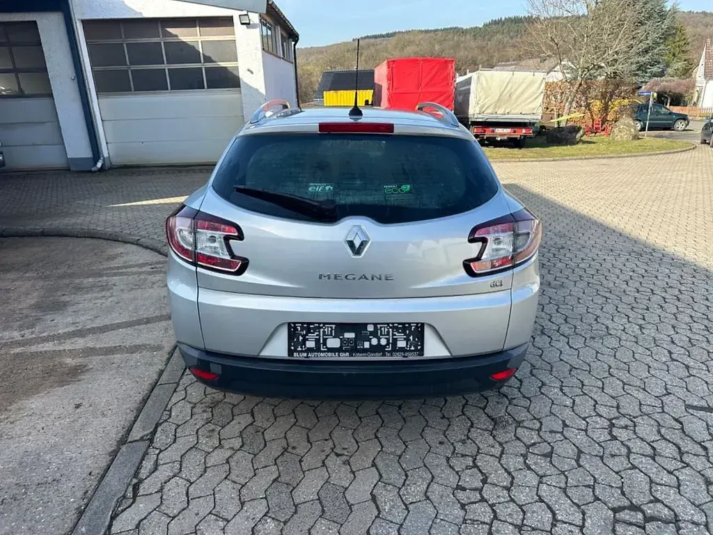 Gebraucht Renault Mégane Dynamique 106 PS (77 kW) 2012 Grau Limousine