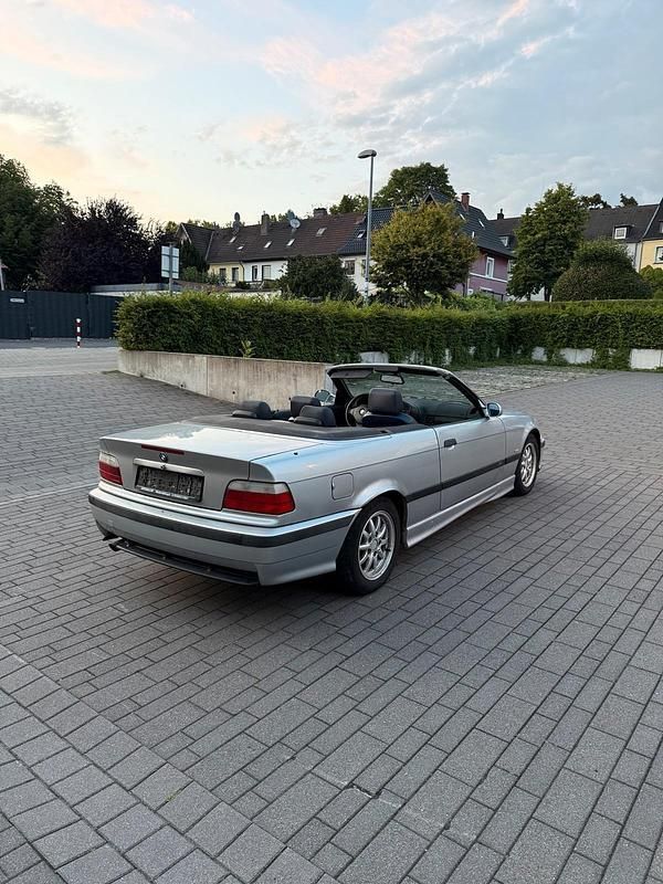 Silber Gebraucht 1997 BMW 320 Cabriolet M Sport Cabrio | 5.900 € (Superpreis) - Bild 1/4