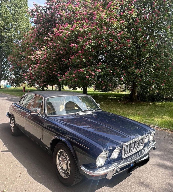 Blau Gebraucht 1978 Jaguar XJ12 Limousine | 29.900 € - Bild 1/4