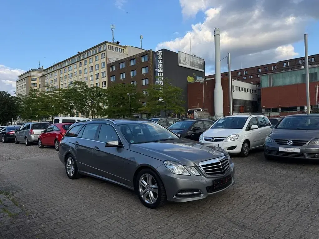 Gebraucht Mercedes E300 Avantgarde 231 PS (169 kW) 2012 Silber Kombi