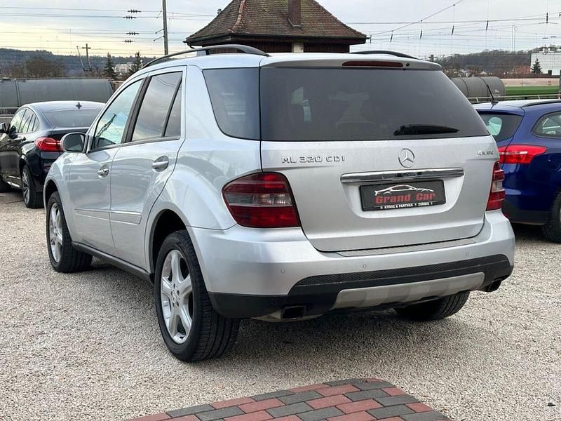 Gebraucht Mercedes ML320 224 PS (164 kW) 2007 Silber SUV