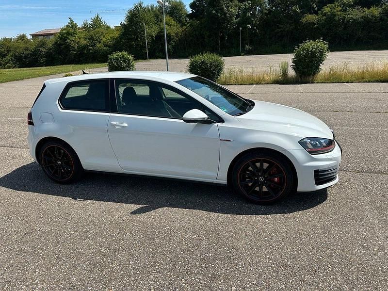 Weiß Gebraucht 2016 VW Golf VII GTI Limousine | 13.490 € (Superpreis) - Bild 1/4