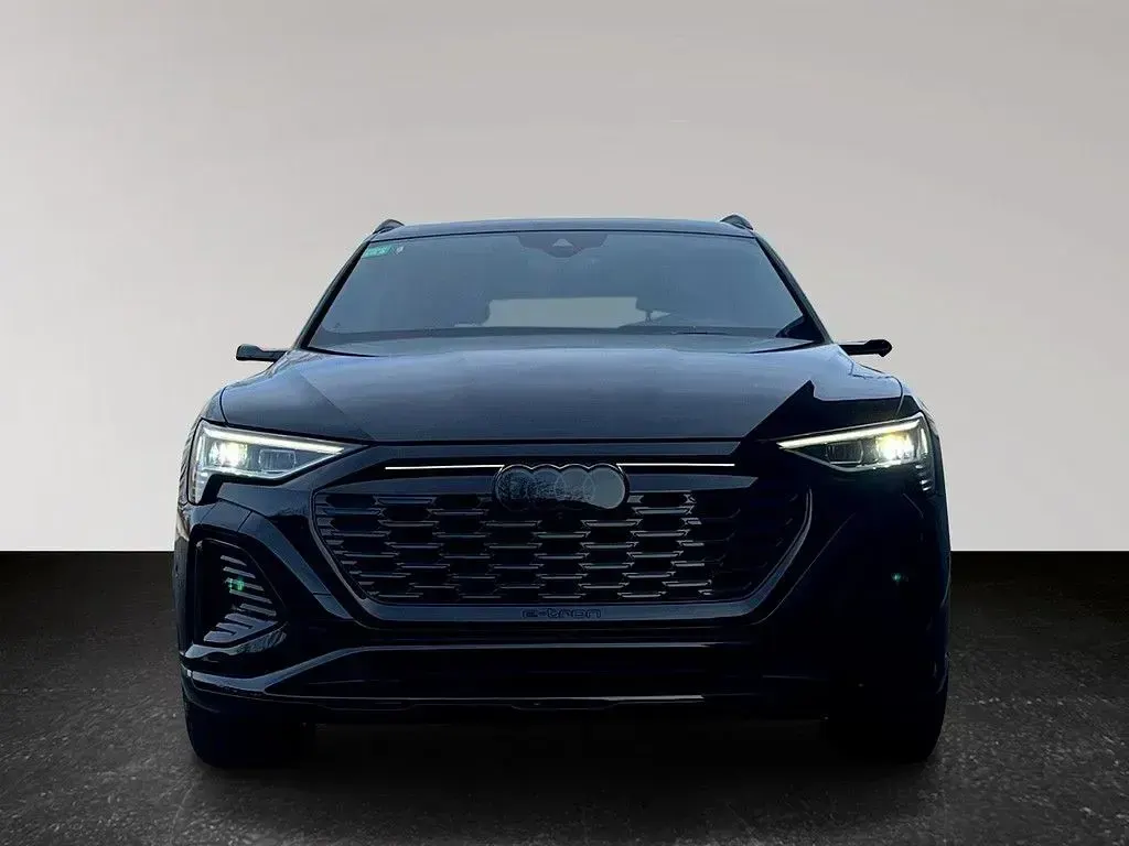 Gebraucht Audi Q8 e-tron S-Line 300 kW (408 PS) 2023 Mythosschwarz metallic SUV