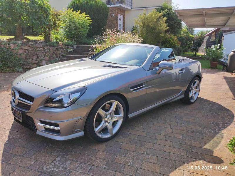 Palladiumsilver metallic pa Gebraucht 2013 Mercedes SLK200 AMG Cabrio | 22.690 € (Fairer Preis) - Bild 1/4